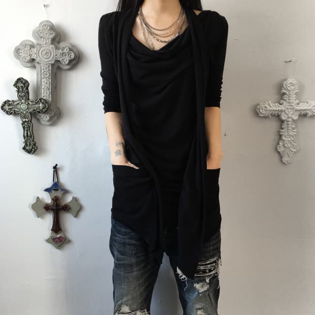 Drape layered point sleeve