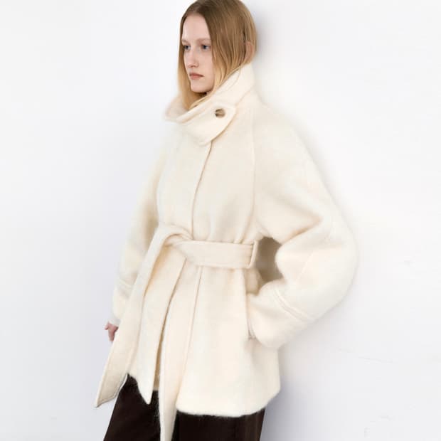 아틀리에나인(Atelier Nain) 헤어리 울 벨티드 하프코트 새상품