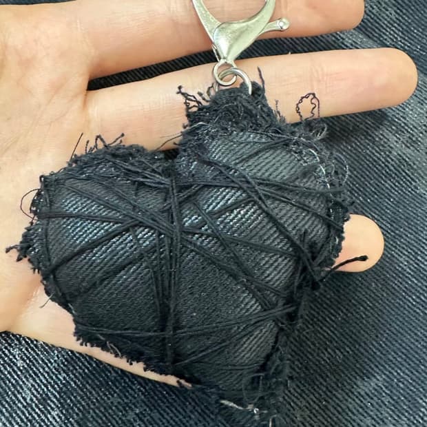 검정색 하트 키링