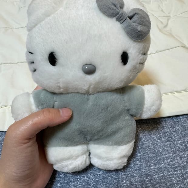 헬로키티 그레이 컬러 인형 판매중 고전