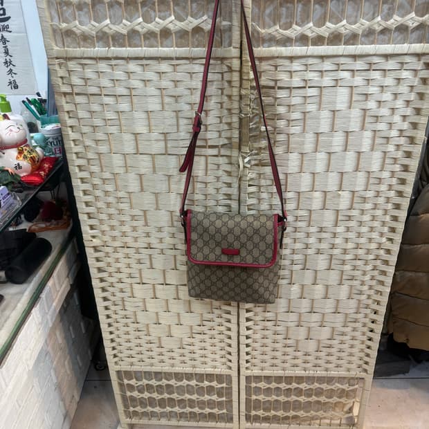 정품 구찌 GG 수프림 크로스백 팝니다