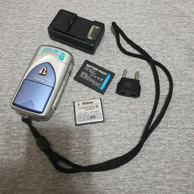 니콘 쿨픽스 2500 레트로 빈티지 y2k 디카