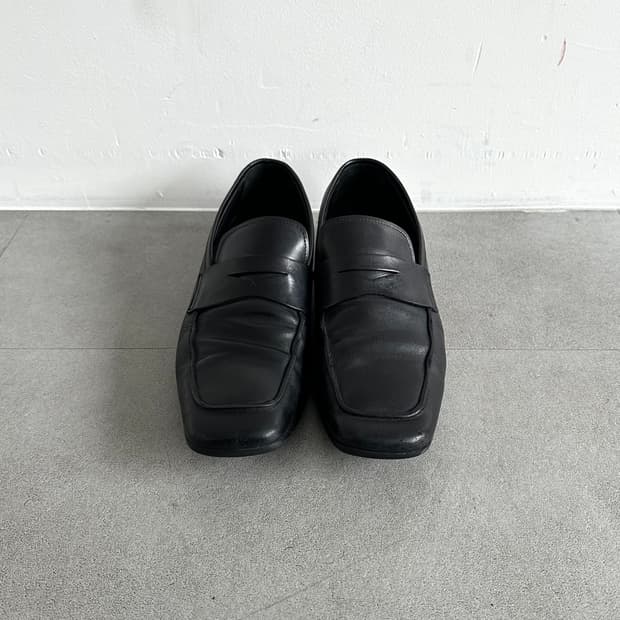 프라다 아카이브 스퀘어토 페니로퍼