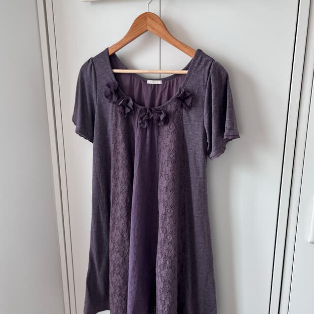 Petite flute 장미 펀칭 레이스 패치 원피스