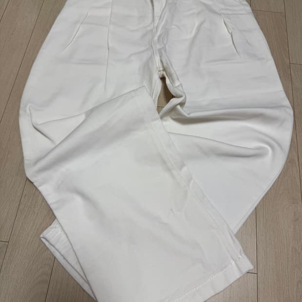 크림화이트컬러 와이드팬츠