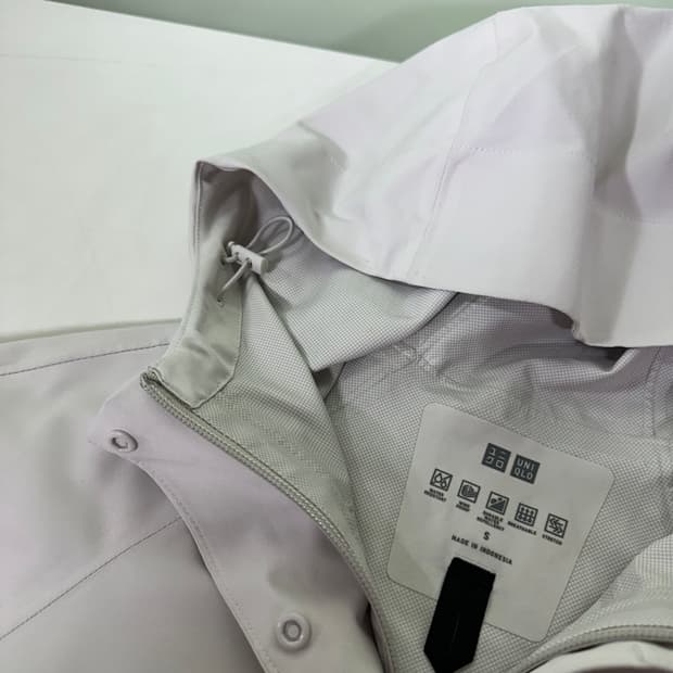 우먼S-M 유니클로 라이트그레이 나그랑 워터프루프 방수방풍 후드바람막이