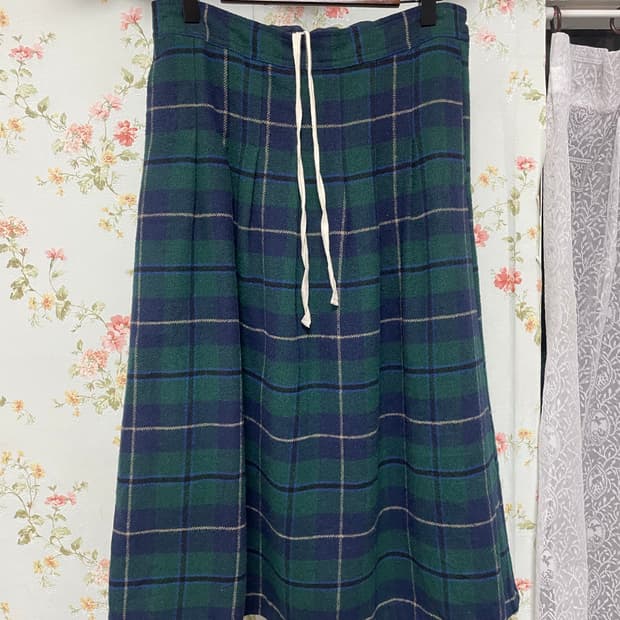 체크 미디 스커트