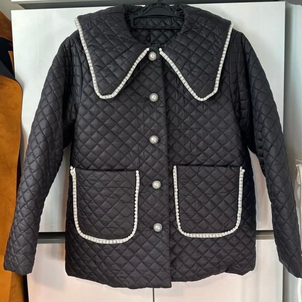 블랙 퀼팅 누빔자켓 진주 장식 카라