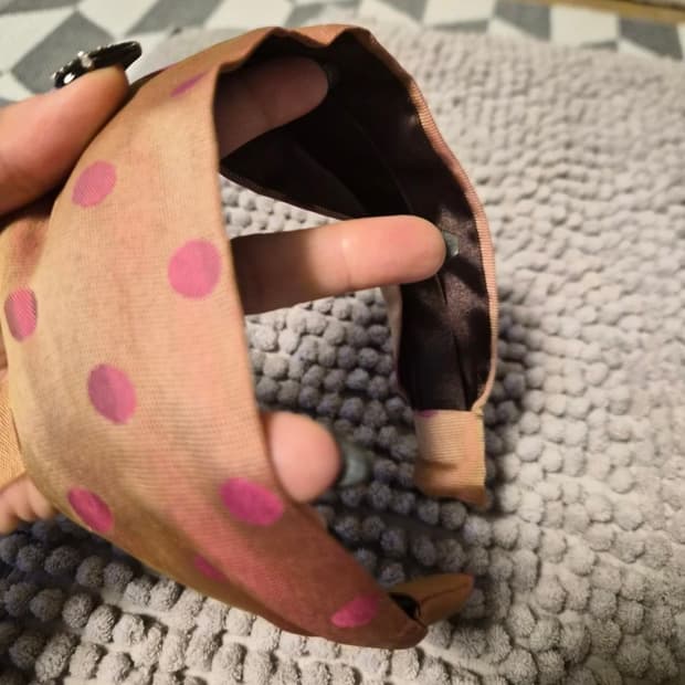 Frances B. 브랜드의  실크 헤어밴드