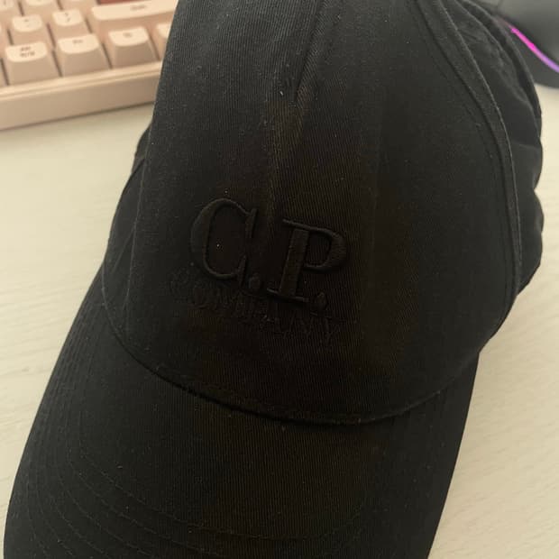 CP컴퍼니 자수 고글 볼캡(모자) M사이즈