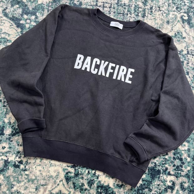 스튜디오톰보이 BACKFIRE 맨투맨