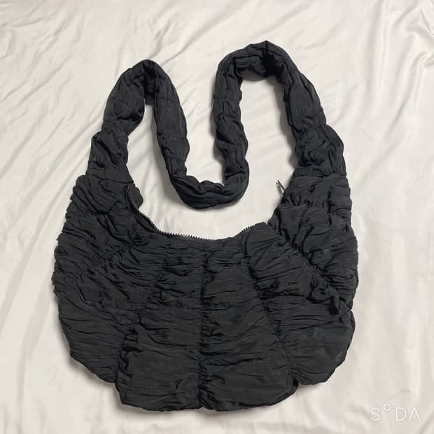 코스 셔링 숄더 크로스백 블랙