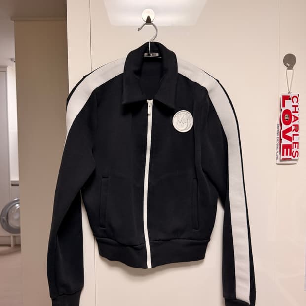 미우미우 크롭 져지 집업 블랙