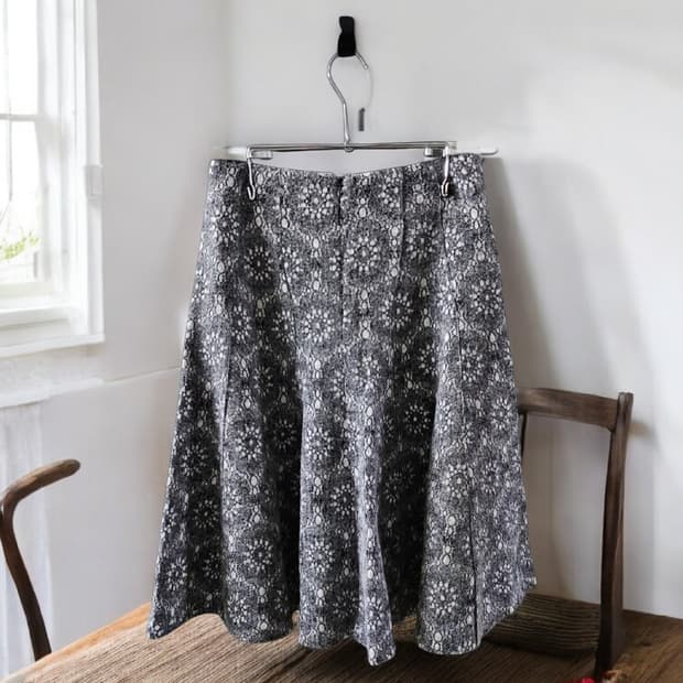 올리브 데 올리브 그레이 플라워 레이스 플레어 미디 스커트 55