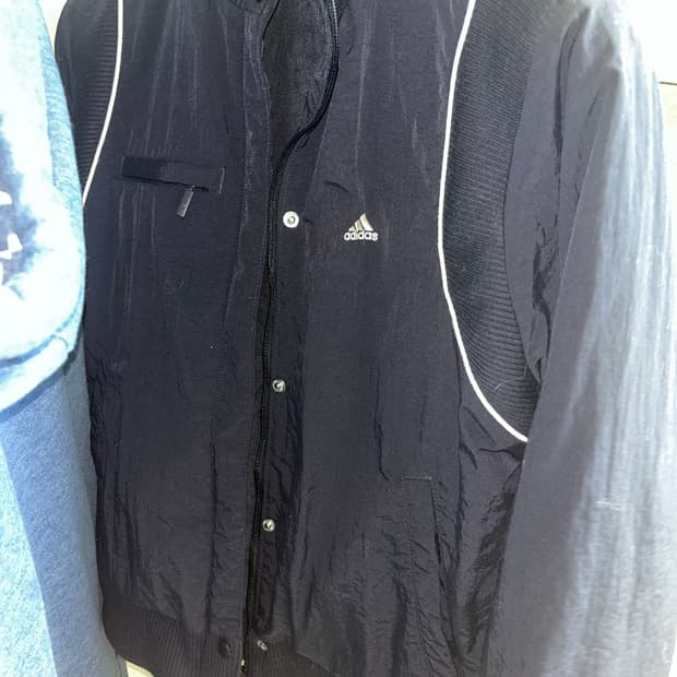 아디다스 경량패딩