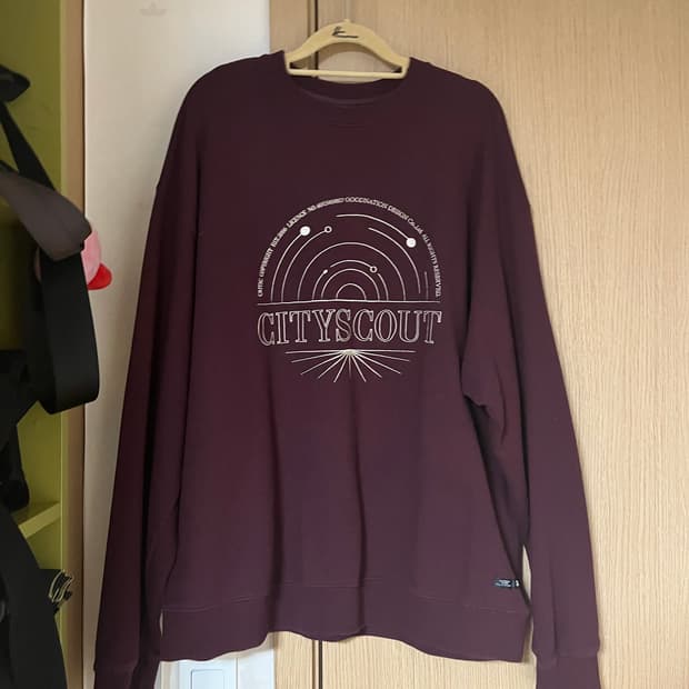 크리틱 시티 스카우트 버건디 맨투맨