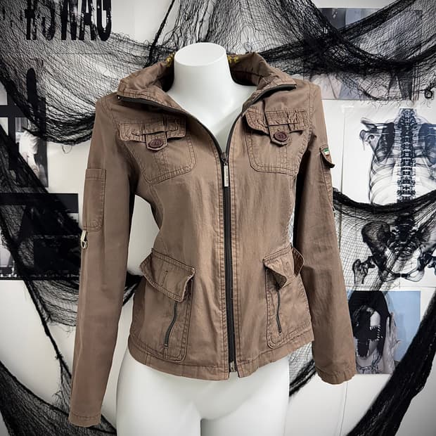 00s pocket detail hood zipup