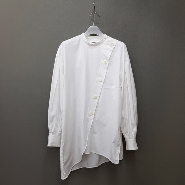 엔폴드 언발 사선버튼 오버핏 화이트 코튼 셔츠 38사이즈