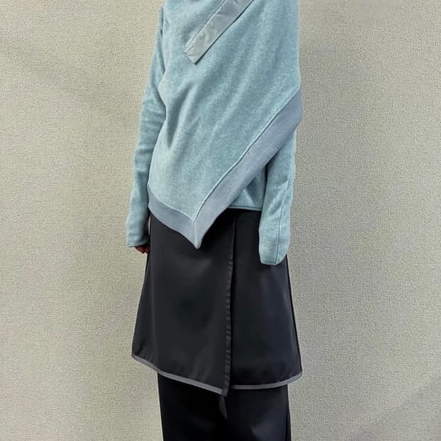 지초이 AW25 FLEECE CAPE LONG SLEEVE