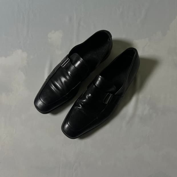 프라다 버클 스트랩 로퍼 슈즈