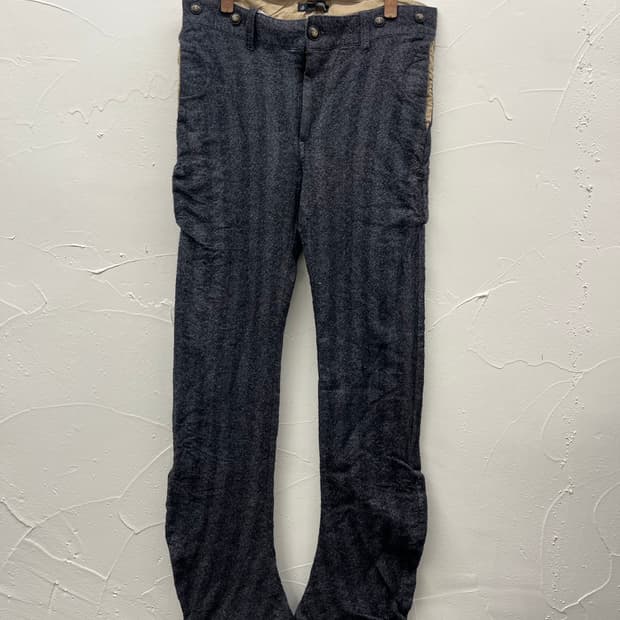 존 불 스트라이프 울 커브드 팬츠 샘플