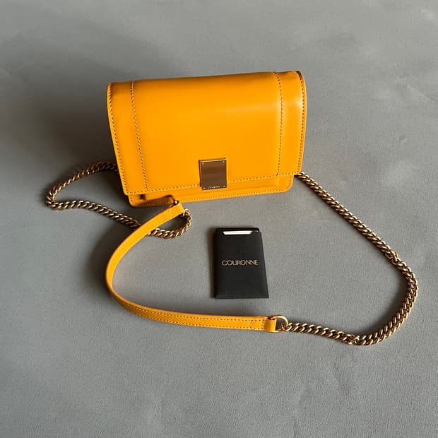 쿠론 벨 미니 크로스백