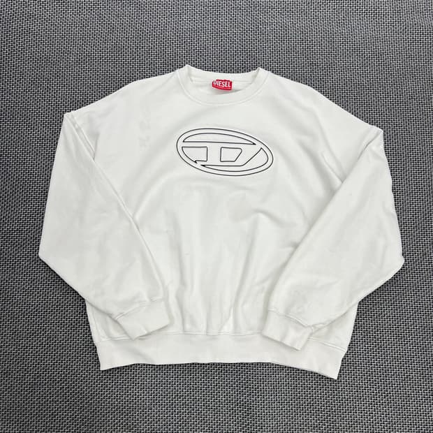 디젤 오발 로고 화이트 맨투맨