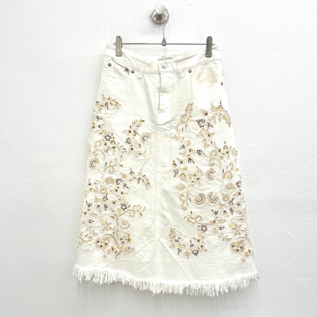 Antique floral embroidered denim skirt