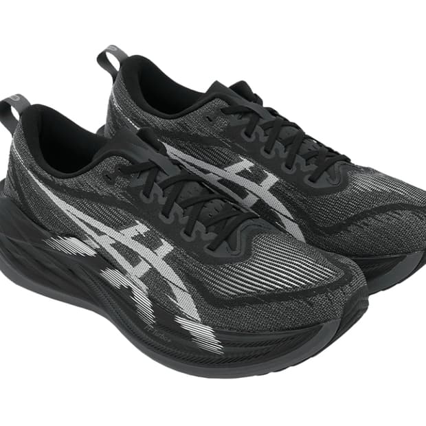 아식스 슈퍼블라스트 2 블랙 화이트 팝니다.