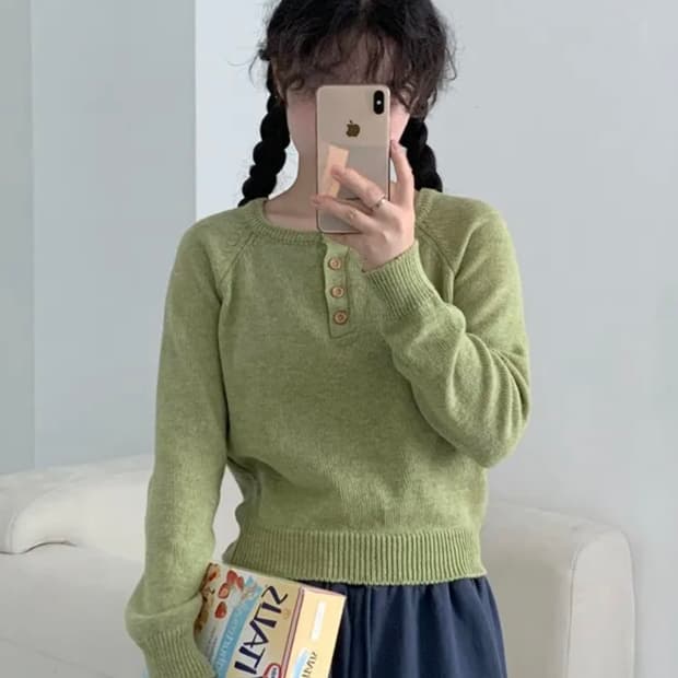 라운드넥 버튼 니트 연두색