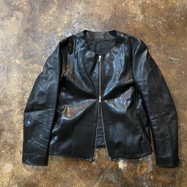 (M) the letters 가죽 자켓