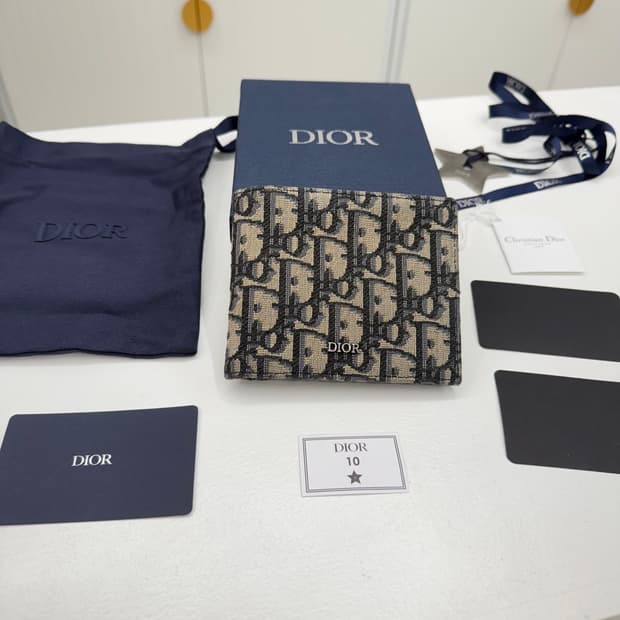 디올 오블리크 반지갑 풀구성