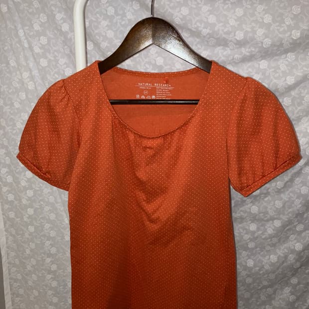 💌 Puff shoulder orange T-shirt.