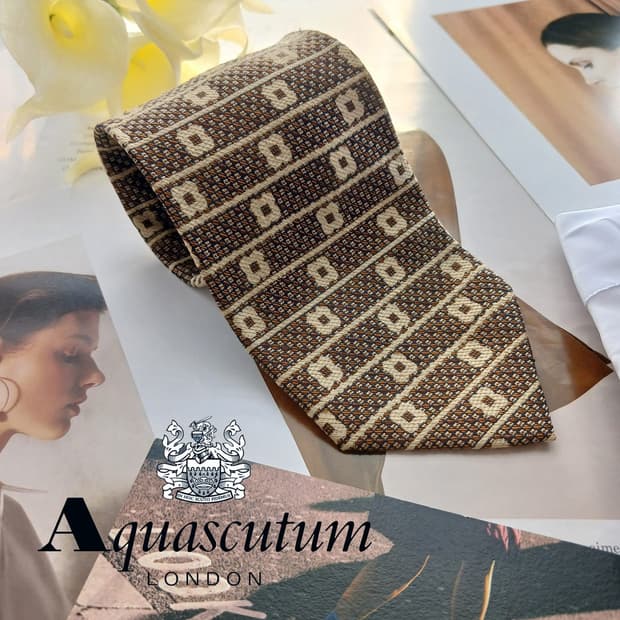 아쿠아스큐텀 실크 베이지 기하 패턴 넥타이 9.6cm A등급 A18793