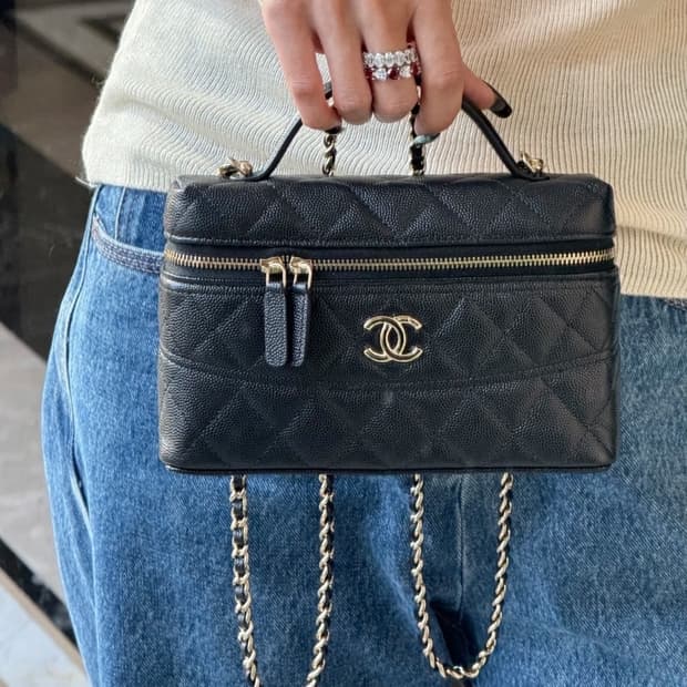 26신상 샤넬VIP 블랙 캐비어  롱 베니티 토드 체인숄더백