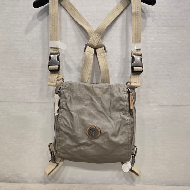 새상품) 키플링 앞으로메는 백팩 가방