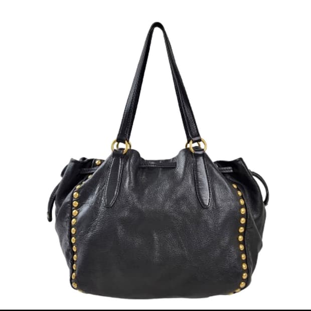 미우미우 스터드 백