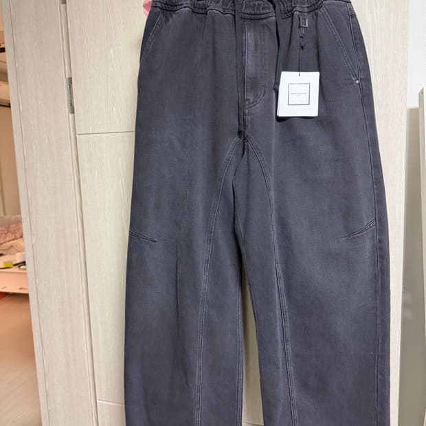 우영미25fw 밴딩 데님 블랙 48사이즈 판매합니다.