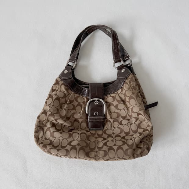 코치(COACH) 모노그램 숄더백