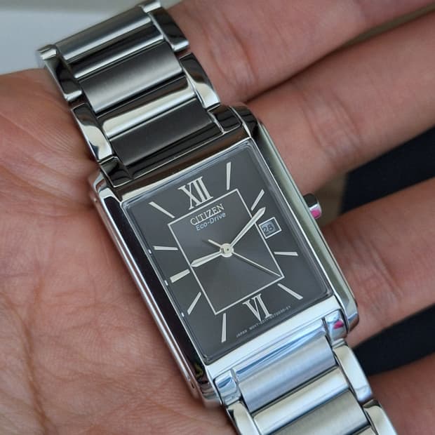 시티즌 탱크 에코드라이브 모델 판매합니다