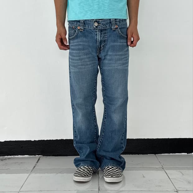 Levi’s 542 로우라이즈 플랩 포켓 부츠컷 데님 팬츠