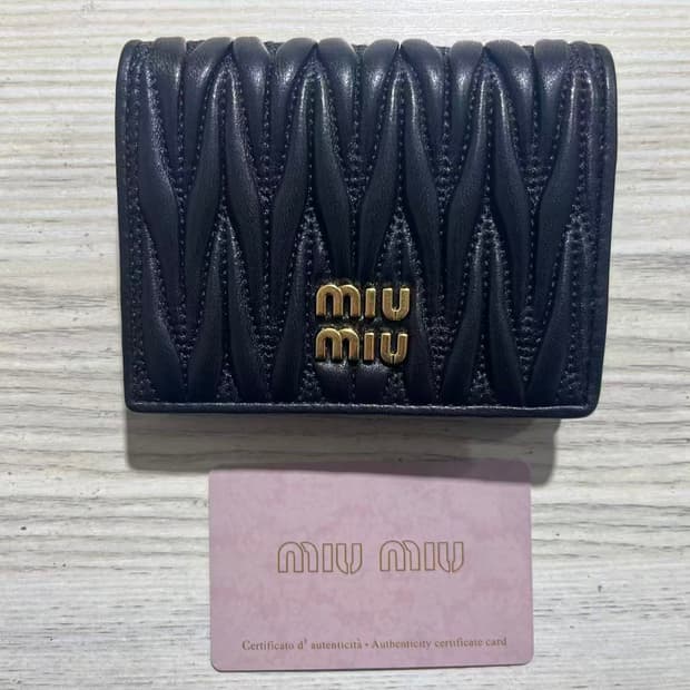 미우 미우 마테라쎄 나파 레더 카드 반지갑 블랙