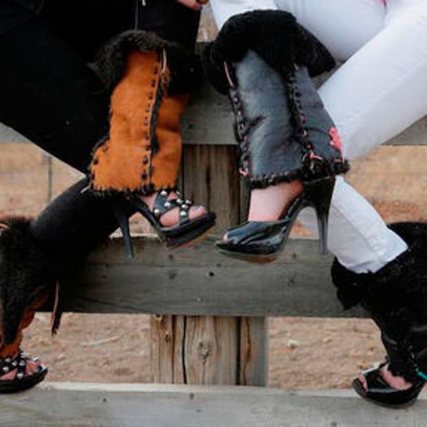 Malibu Cowboy Shearling Leg Warmer 레그워머