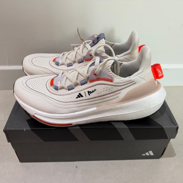 아디다스 x 팔리 울트라부스트 라이트  270 새상품