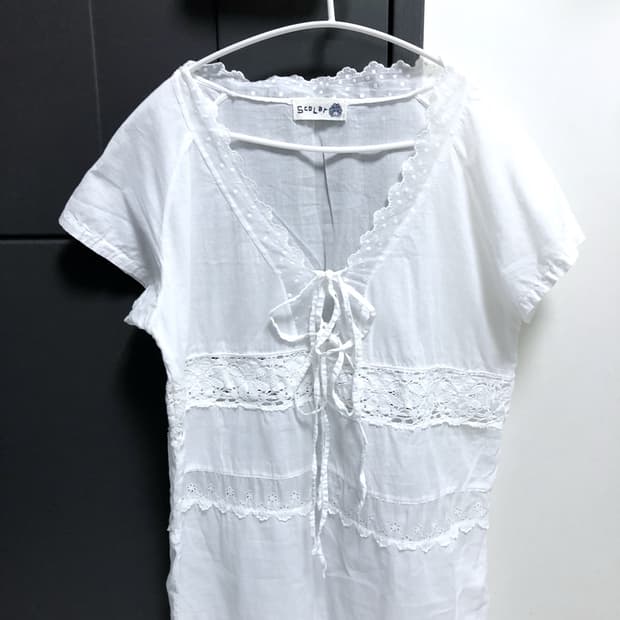 ScoLar 레이스업 펀칭 블라우스