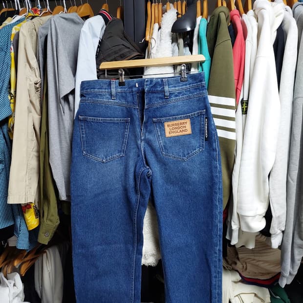 버버리 런던 로고패치 백투프론트 데님 청바지 w32 새제품