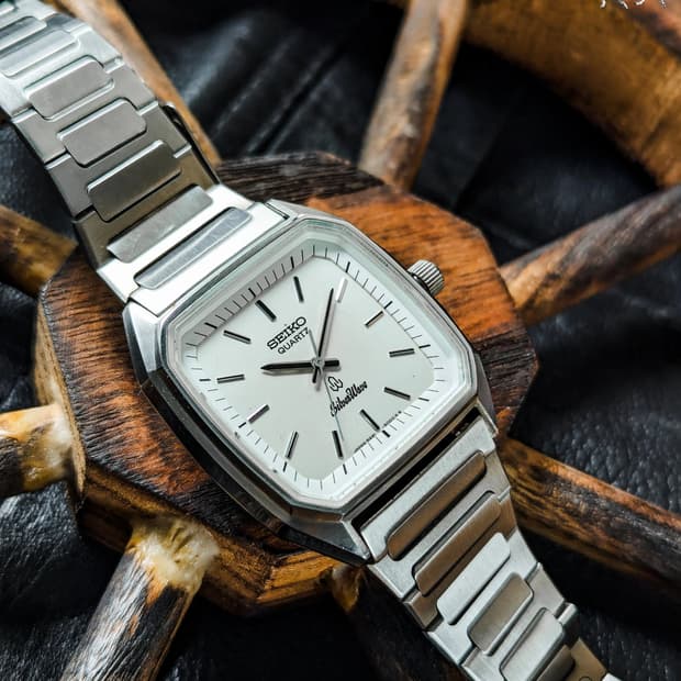 세이코 실버웨이브 스퀘어 8221-5000 빈티지 레어 쿼츠