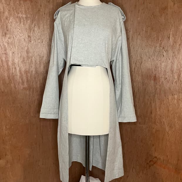 토가 풀라 컷아웃 레이어드 롱 재킷