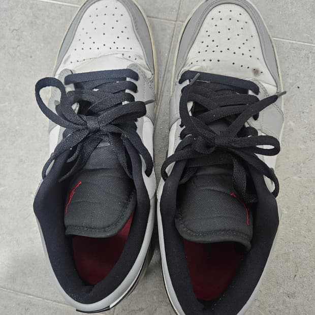 나이키 조던1 로우 스모크그레이