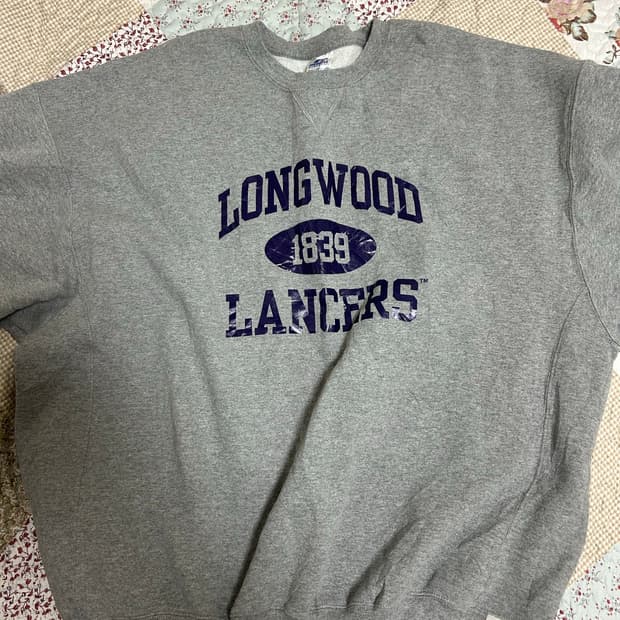 러셀 90s made in El Salvador